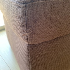 四角いソファ　ブラウンの画像