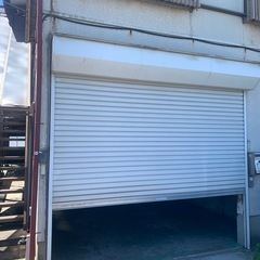 電動シャッター付きガレージ　空き家活用の画像