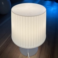 IKEAラムパンテーブルランプの画像