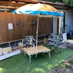 アウトドア折り畳みテーブル&パラソルスタンドセット1 の画像