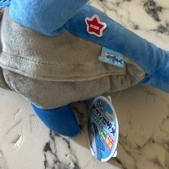 びちびちホオジロザメ ころりんギミックぬいぐるみ 青色サメの画像