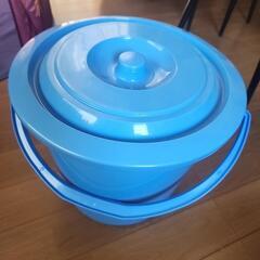未使用、新品  フタ付きバケツ の画像