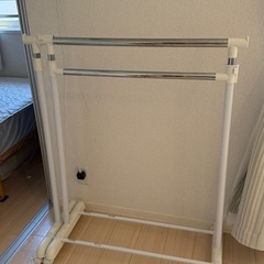 洋服ラックの画像