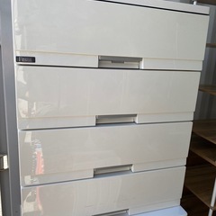 4段プラスチック収納２つの画像