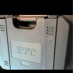 KTC 18V バッテリーと充電器とケースの画像
