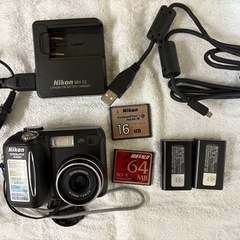 【中古品・美品】★ Nikon COOLPIX 4300 ニコン　デジタルカメラ クールピクス　４３００の画像