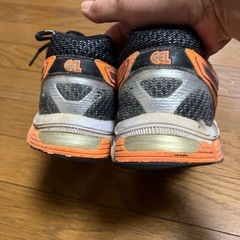 アシックスランニングシューズの画像