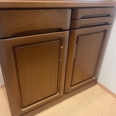 【無料・急募】食器棚の画像