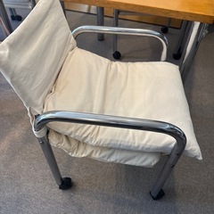 コーヒーテーブルセット椅子2脚80x80cmさしあげます。の画像