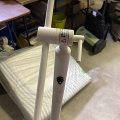 ニトリ　アーム式ホワイトフロアスタンド　LED フロアランプ/スタンドランプの画像