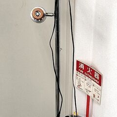 アクリル板（約118.5cm✕約58cm）２枚、スタンドライト１台、引き取っていただける方の画像