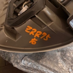 【トヨタヴォクシー】ZR-R75 右側 ヘッドライトの画像