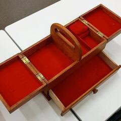 0725-038 アクセサリーボックス　木製　内側赤の画像