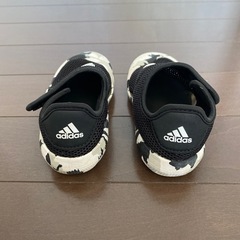 ベビー　　キッズ　adidas サンダル　JP14　の画像