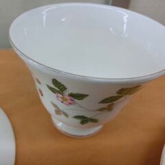 ウェッジウッド ワイルドストロベリー カップ＆ソーサー＋スパイラルトレイ＋プレート WEDGWOOD WILD STRAWBERRY 札幌市 西区 西野店の画像