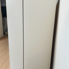 白のスライド式本棚の画像