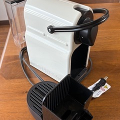 ネスプレッソ・コーヒーメーカーC40（2017年製）の画像