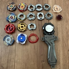 【無料】ベイブレイド　スタジアムとコマ達を差し上げますの画像