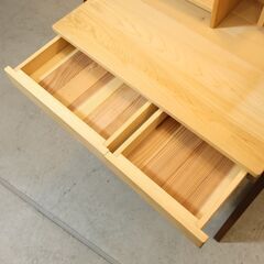 ヒノキ、杉無垢家具の専門メーカーhinoki craft(ヒノキクラフト)のSORAデスク。棚や仕切りを高さや幅を自由に組み替えが可能でお子様の学習机にピッタリ。ナチュラルで優しい手触りです🎵の画像