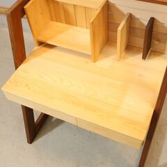 ヒノキ、杉無垢家具の専門メーカーhinoki craft(ヒノキクラフト)のSORAデスク。棚や仕切りを高さや幅を自由に組み替えが可能でお子様の学習机にピッタリ。ナチュラルで優しい手触りです🎵の画像