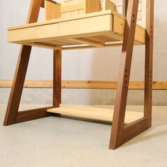 ヒノキ、杉無垢家具の専門メーカーhinoki craft(ヒノキクラフト)のSORAデスク。棚や仕切りを高さや幅を自由に組み替えが可能でお子様の学習机にピッタリ。ナチュラルで優しい手触りです🎵の画像