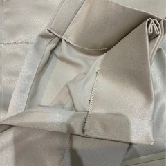 ベージュ　光沢　遮光カーテン 100×140の画像