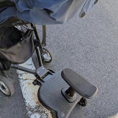 BabyJogger ベビーカーと
二人乗り用アタッチメントの画像