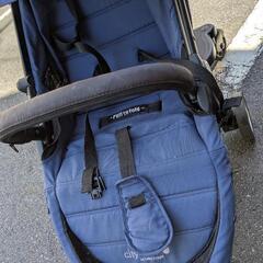 BabyJogger ベビーカーと
二人乗り用アタッチメントの画像