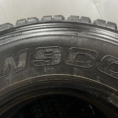 札幌発 引取OK BS W900 245/80R17.5 133/131J 17.5インチ トラックタイヤ スタッドレス 4本 20年製 バリ溝 4t 増トン ユニック　(KTT628)クレジットカード QRコード決済可能の画像