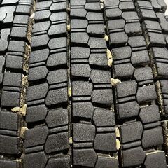 札幌発 引取OK BS W900 245/80R17.5 133/131J 17.5インチ トラックタイヤ スタッドレス 4本 20年製 バリ溝 4t 増トン ユニック　(KTT628)クレジットカード QRコード決済可能の画像