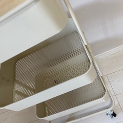 キャスター付3段収納棚の画像