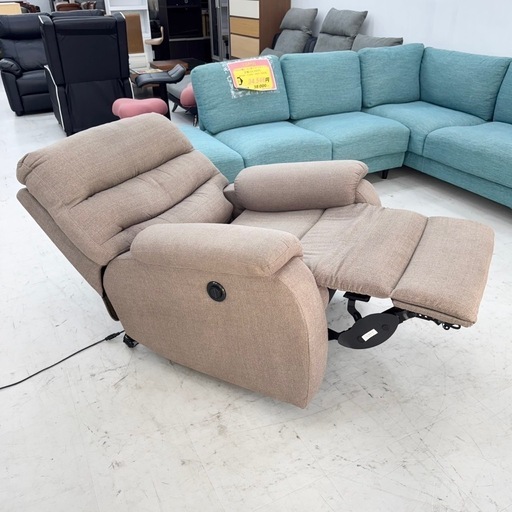 ①【超美品‼️】定価54,890円♪ ニトリ 1人用電動リクライニングソファ 1人掛け 布製モカ♪