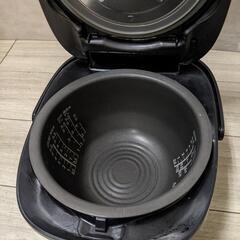 東芝　真空IH炊飯器 5.5合炊き　RC-10VRT 
2022年製の画像