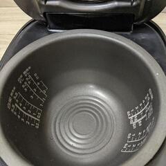 東芝　真空IH炊飯器 5.5合炊き　RC-10VRT 
2022年製の画像