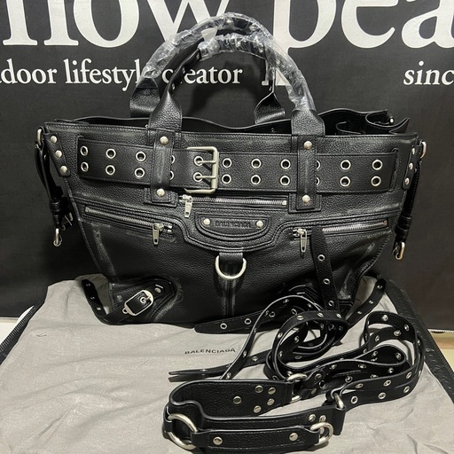 BALENCIAGA EMO バケットバック で ブラック