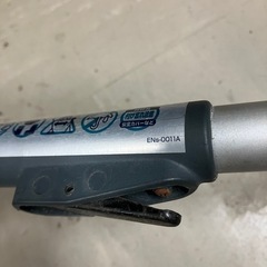 O2507-629 電動草刈機 ENs-0011A 年式表記無し 通電確認済み ※カバー付き電源プラグ 中古の画像