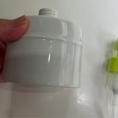 差し上げます　陶器の入れ物　ポンプ式の画像
