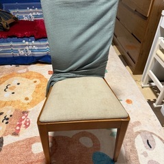 4つ椅子カバーついていますの画像