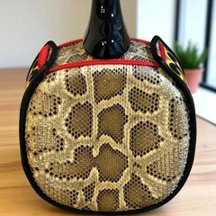 沖縄三線  本蛇皮強化張り☆ 黒塗り棹 ソフトケース付きの画像