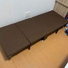折りたたみ式ベッドの画像