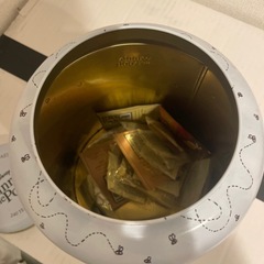コストコ くまのプーさん　お茶 ケース缶の画像