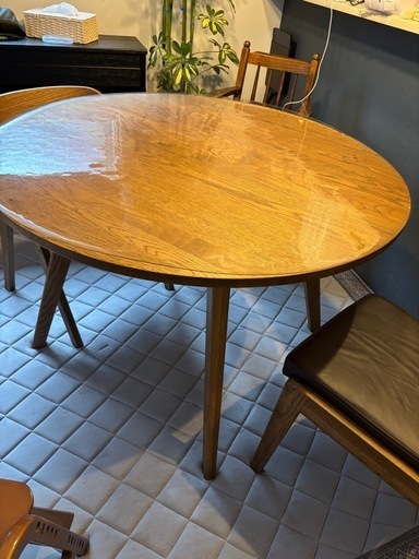 お取引中期間限定値下げunico アディー　ラウンドダイニングテーブル