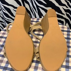 【新品】ビジュー編み ウェッジソールサンダル ベージュ Mサイズの画像