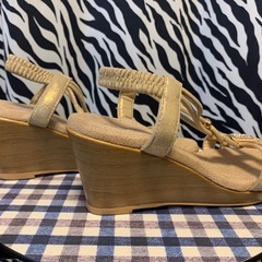 【新品】ビジュー編み ウェッジソールサンダル ベージュ Mサイズの画像