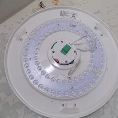小型ＬＥＤシーリングライト　【カバー割れ・リモコンなし】　巾４５ｃｍ　２０２０年製　オーム電機　LE-Y37D8G-W3　【非対面取引】の画像