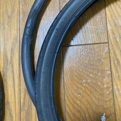自転車のタイヤと自転車のチューブ20インチx1.25  (322x406)の画像