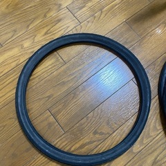 自転車のタイヤと自転車のチューブ20インチx1.25  (322x406)の画像