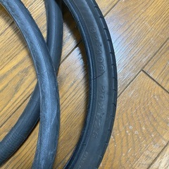 自転車のタイヤと自転車のチューブ20インチx1.25  (322x406)の画像