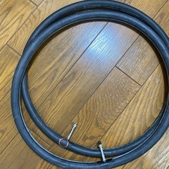 自転車のタイヤと自転車のチューブ20インチx1.25  (322x406)の画像
