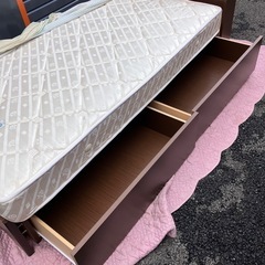 訳ありマットレス一部日焼け有り　宮付き　シングルベッドの画像